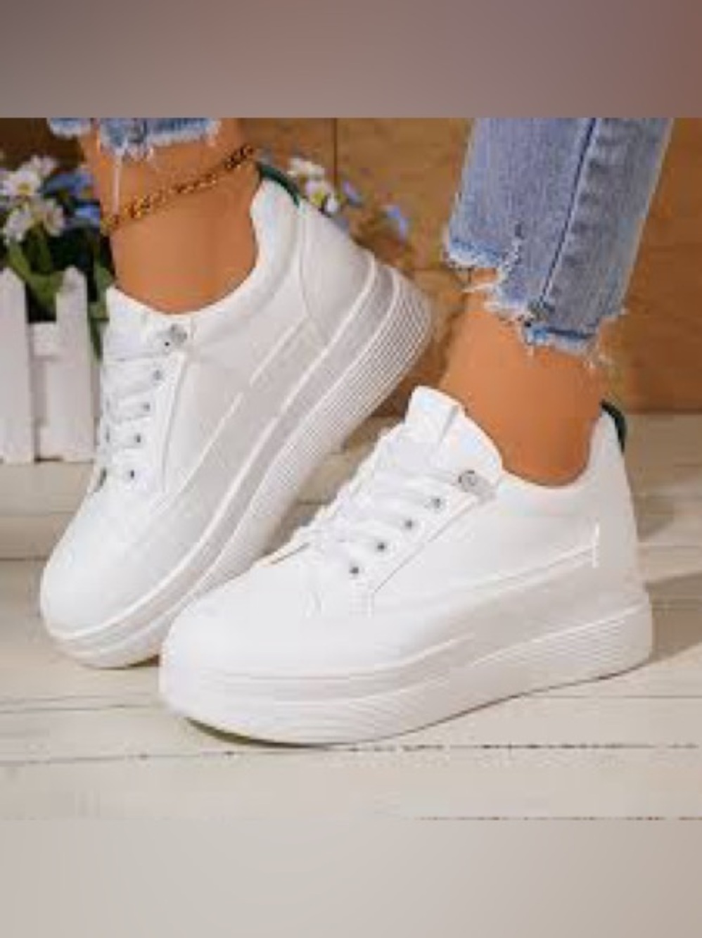 Women’s Classic White Platform Sneakers Sz 8